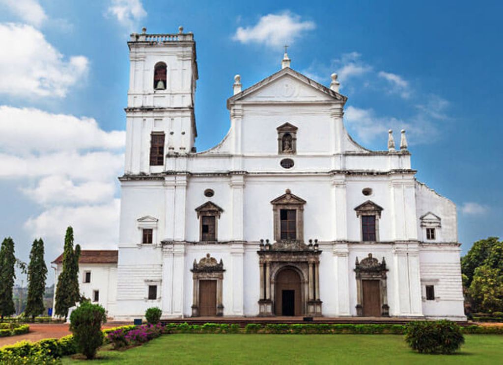 Se Cathedral place to visit in Goa
